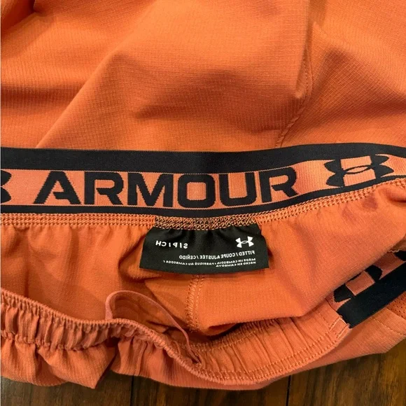 2 for 1 deal. Under Armor shorts and NorthFace Pullover - Picture 6 of 6